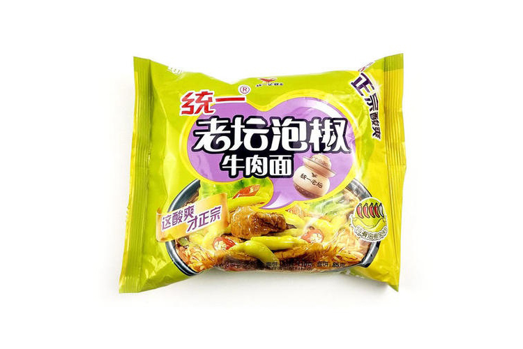 TONGYI LAOTAN'S BEEF NOODLES WITH PICKLED PEPPERS (BAG) 108G